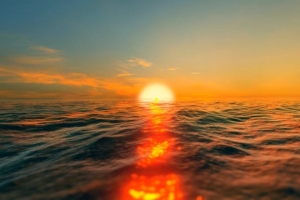 倒映着夕阳的海面