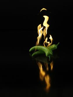 火焰中的绿色辣椒