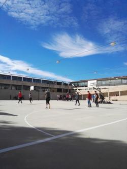 学校的篮球场