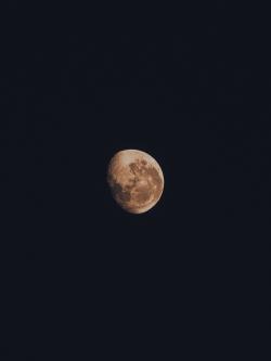 黑夜中的月亮图片素材,高清图片素材