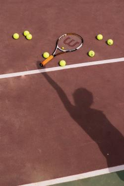 网球与球拍和影子图片素材,高清图片素材
