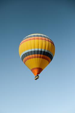 空中的条纹热气球图片素材,高清图片素材