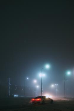 夜间起雾的公路图片素材,高清图片素材