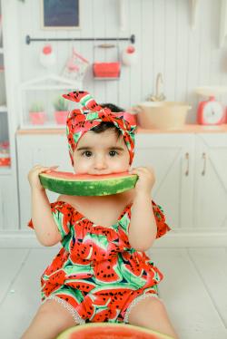 吃西瓜的小孩图片素材,高清图片素材
